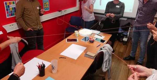 Photographie d'une activité brise-glace (crayon collaboratif) lors d'une formation